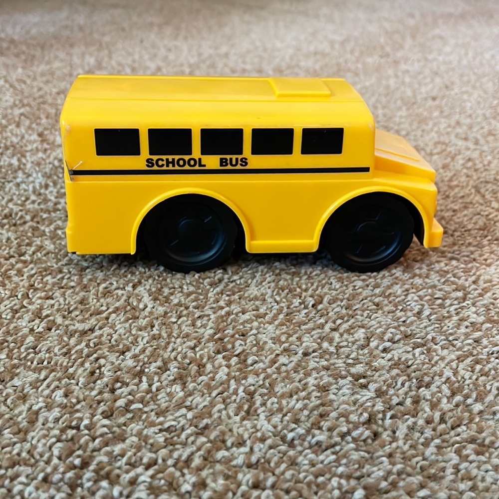 Toysmith yellow plastic School Bus 6”